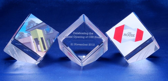 d-cube_crystal-paperweight-awards.jpg