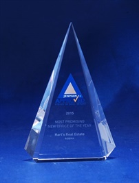 ic04_crystal-awards.jpg