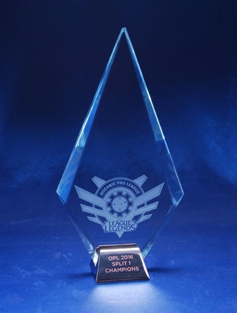 si04_crystal-trophy-league.jpg