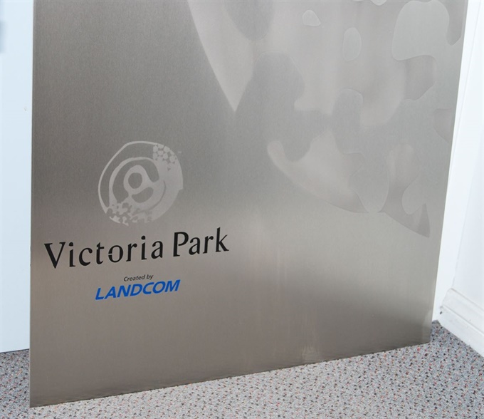 1-stainless-steel-sign-victoria-park-(3).jpg