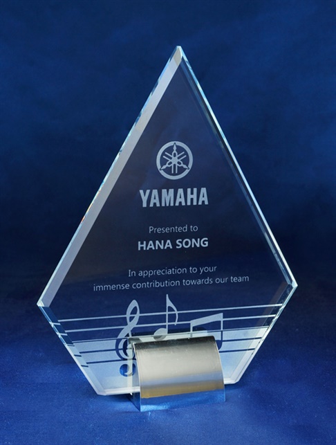 1204_glass-trophy.jpg