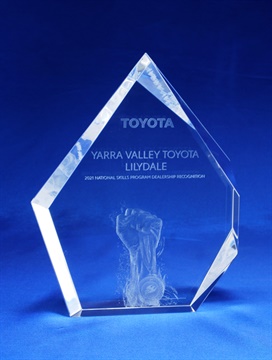 3dcrystal-prestige_toyota_fist-trophy.jpg