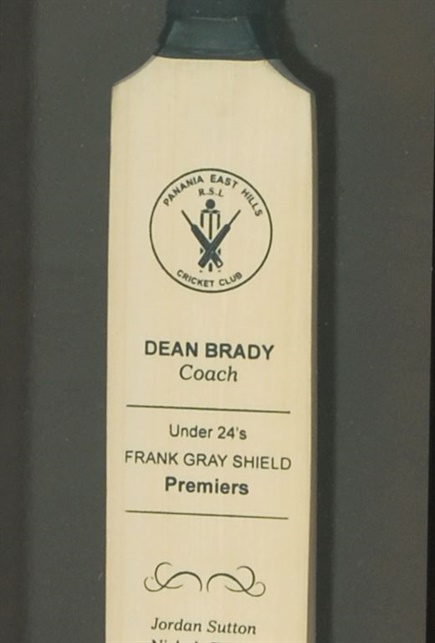 4013_cricket_bat-display-case.jpg