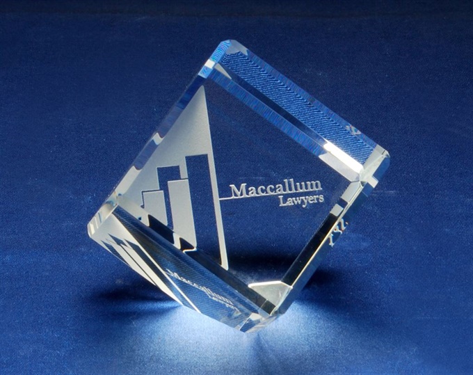 d-cube_crystal-paperweight-awards.jpg