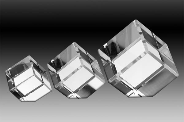 d-cube_crystal-paperweight-awards.jpg