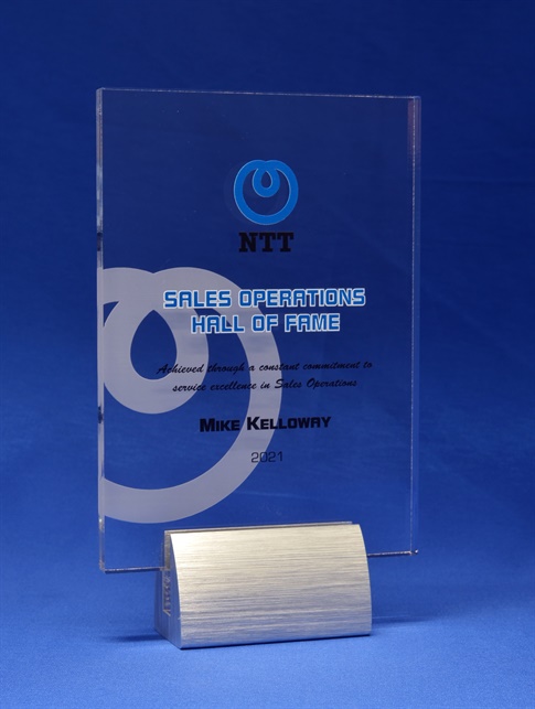 acme1_fluid-form-acrylic-on-metal-trophy-1.jpg