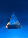 bcd0037-100_crystal-pyramid-award_bravo-crys-1.jpg