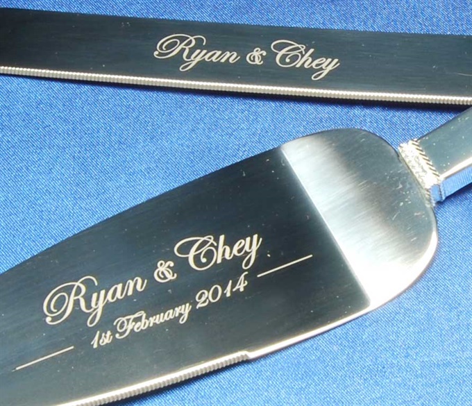 cake-knife-engraving-set.jpg