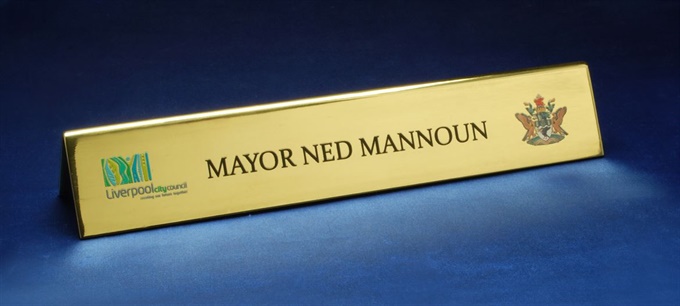 dnb-brass_1-brass-engraved-desk-name-bar.jpg