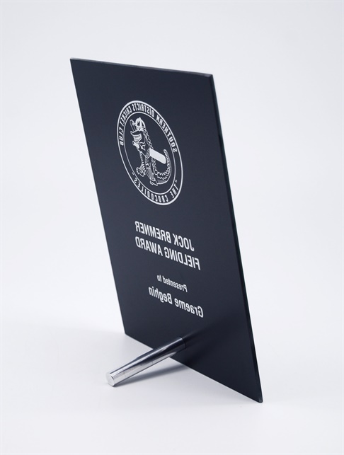 dy70_discount-glass-trophies.jpg