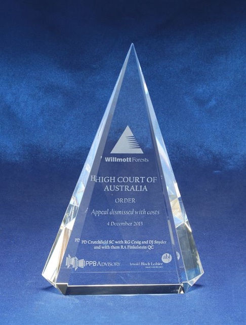 ic04_crystal-trophies.jpg