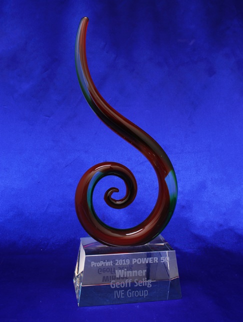 jip0049_1-spiral-glass-sculpture-on-crystal--1.jpg
