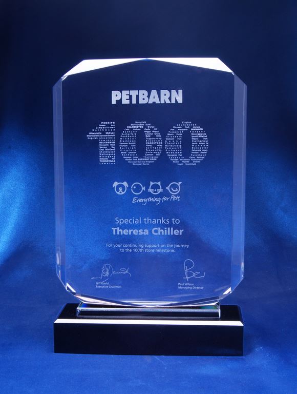 Petbarn engraving on sale