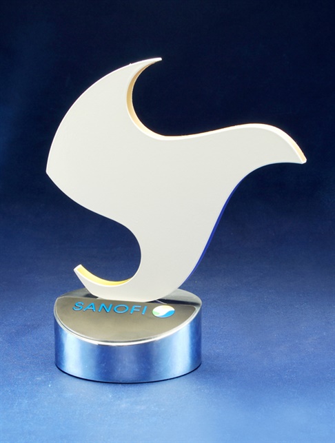 lb-sanofi-2012_custom-designed-trophies-besp-1.jpg