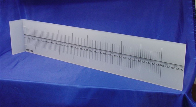 marblo-engraving-fish-measure-instrumrent-1.jpg
