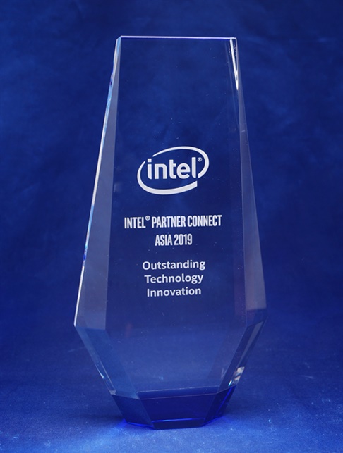 pb04_crystal-award-intel.jpg
