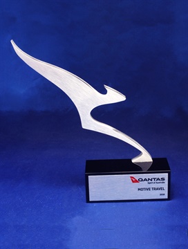 qantas_stainless-crystal-trophy.jpg