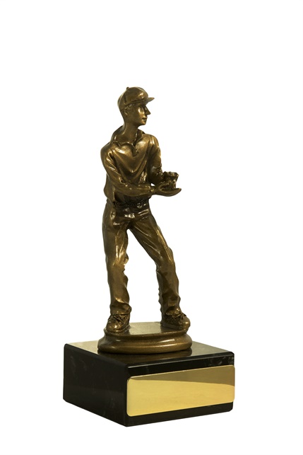 s14-0905_cricket-trophies.jpg