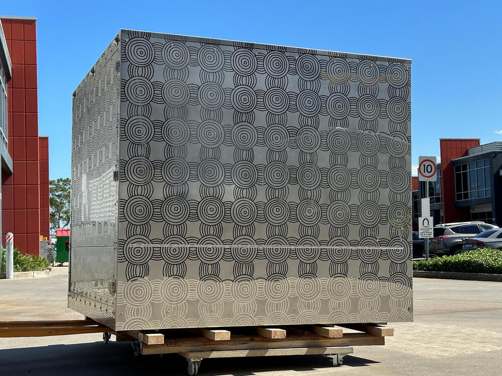 diona-liverpool-box-pattern-sandblasted