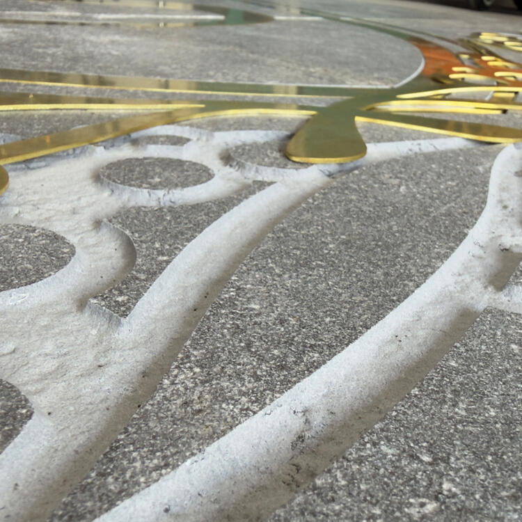 granite-gold-brass-inlay-family-crest-3-1